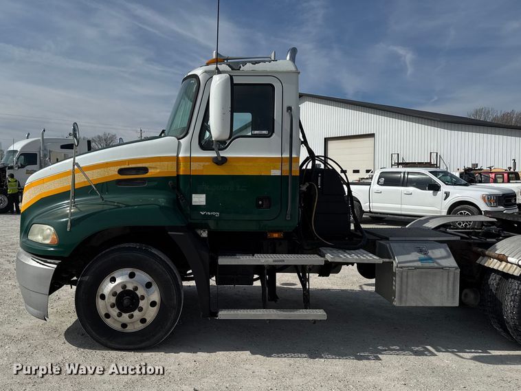 image for item EQ5022 2005 Mack CX613 semi truck