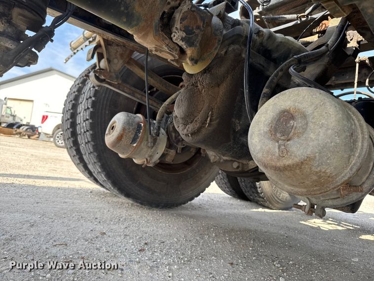 image for item EQ5022 2005 Mack CX613 semi truck