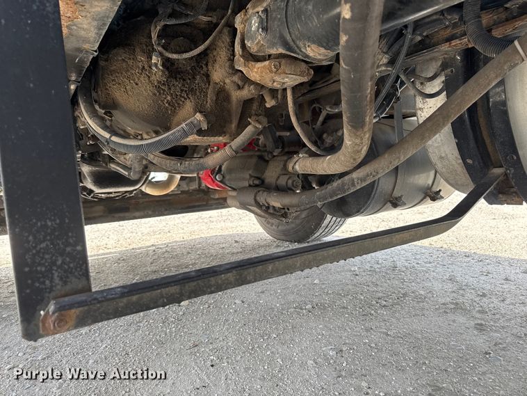 image for item EQ5022 2005 Mack CX613 semi truck