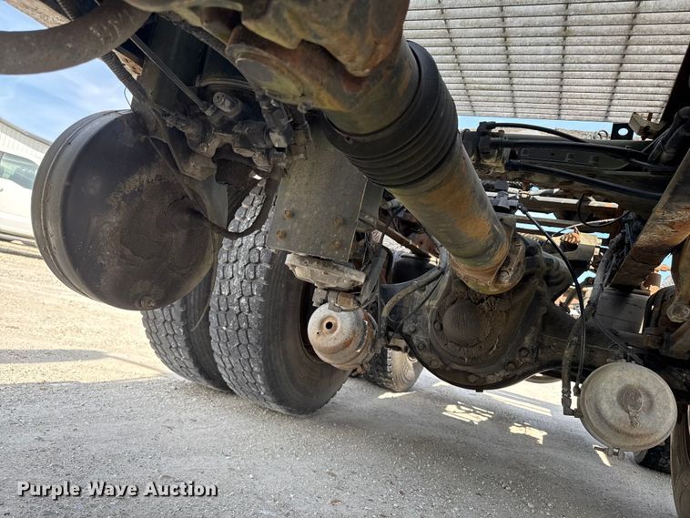 image for item EQ5022 2005 Mack CX613 semi truck