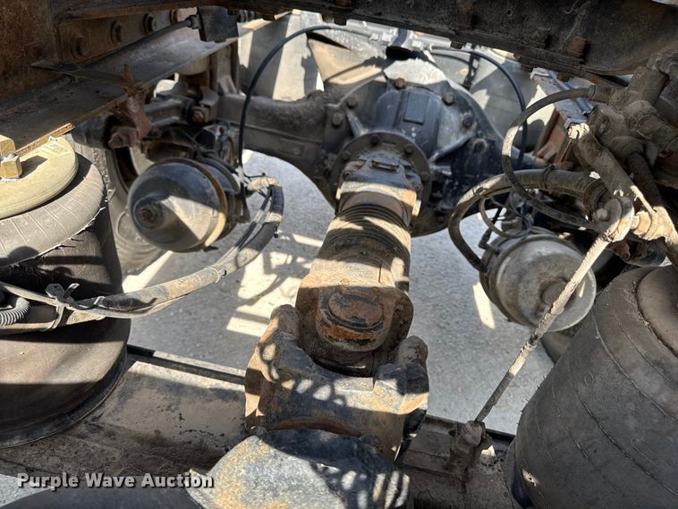 image for item EQ5022 2005 Mack CX613 semi truck