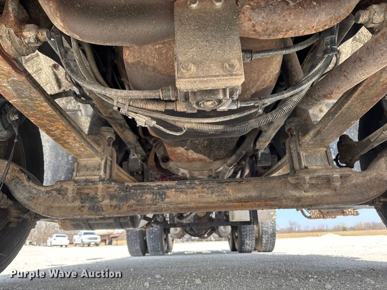 image for item EQ5022 2005 Mack CX613 semi truck