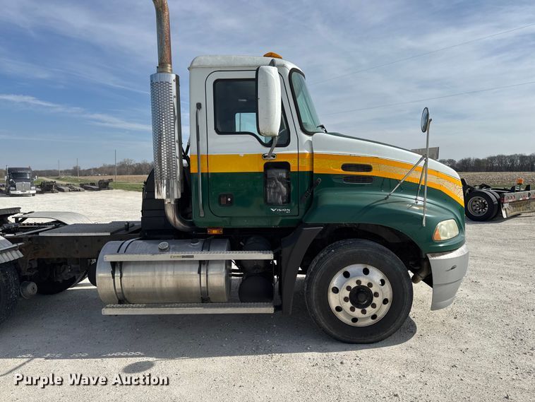 image for item EQ5022 2005 Mack CX613 semi truck