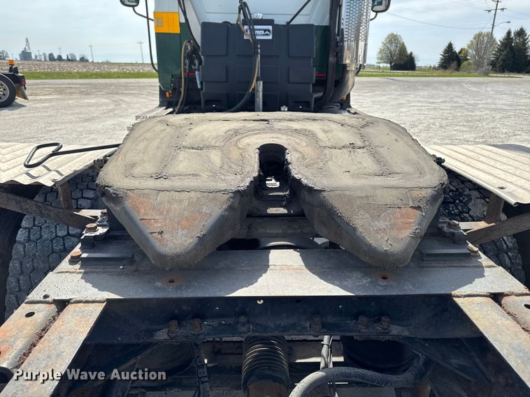 image for item EQ5022 2005 Mack CX613 semi truck