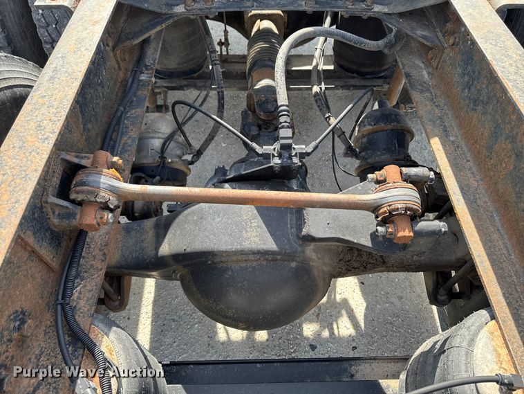 image for item EQ5022 2005 Mack CX613 semi truck