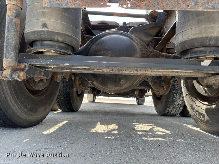 image for item EQ5022 2005 Mack CX613 semi truck