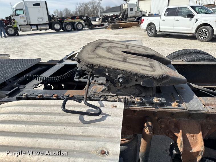 image for item EQ5022 2005 Mack CX613 semi truck