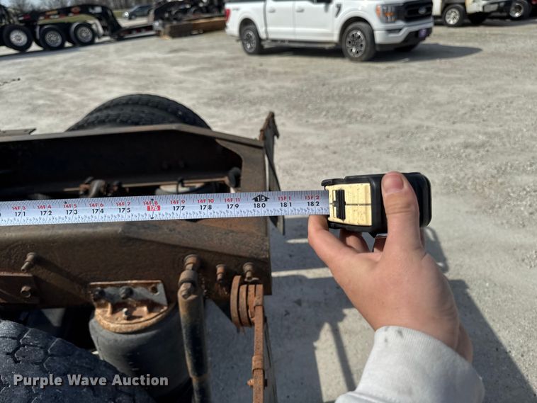 image for item EQ5022 2005 Mack CX613 semi truck