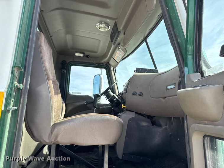 image for item EQ5022 2005 Mack CX613 semi truck