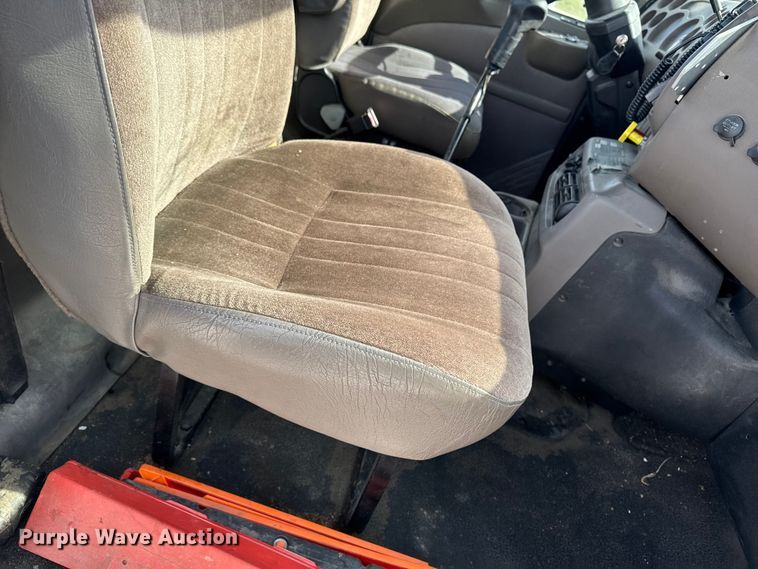 image for item EQ5022 2005 Mack CX613 semi truck