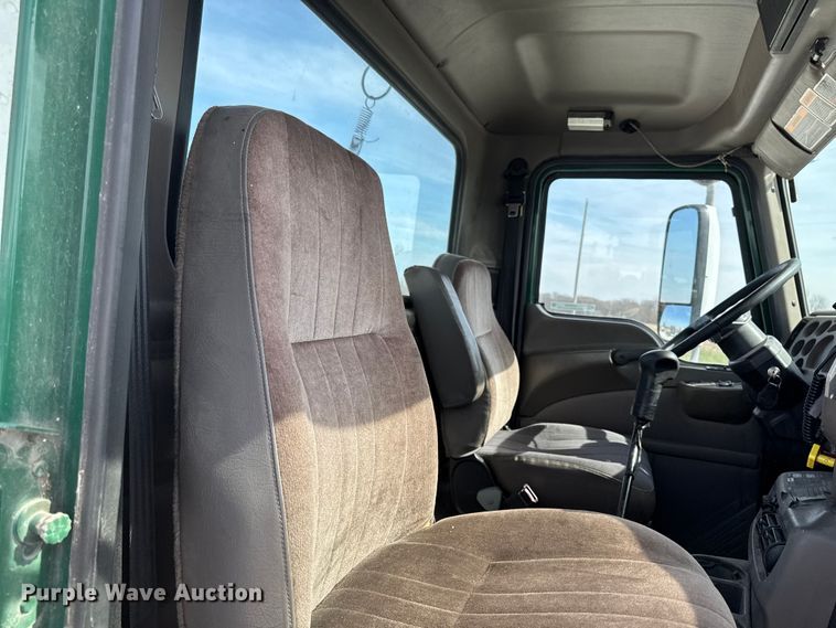 image for item EQ5022 2005 Mack CX613 semi truck