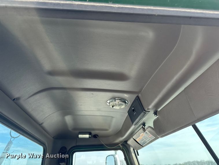 image for item EQ5022 2005 Mack CX613 semi truck