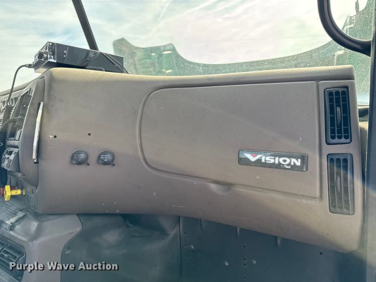 image for item EQ5022 2005 Mack CX613 semi truck