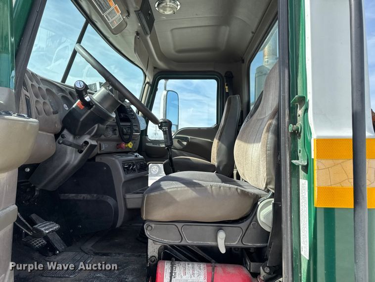 image for item EQ5022 2005 Mack CX613 semi truck