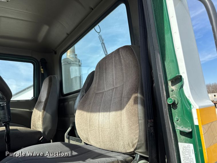 image for item EQ5022 2005 Mack CX613 semi truck