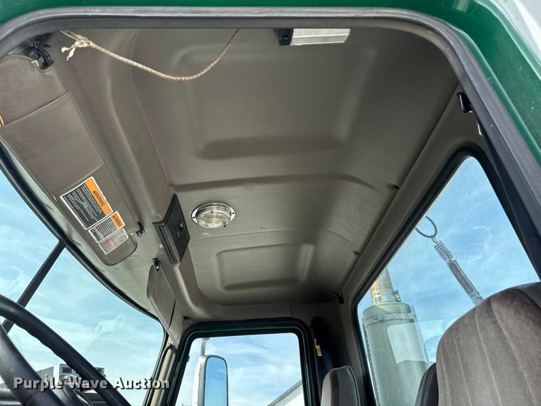 image for item EQ5022 2005 Mack CX613 semi truck