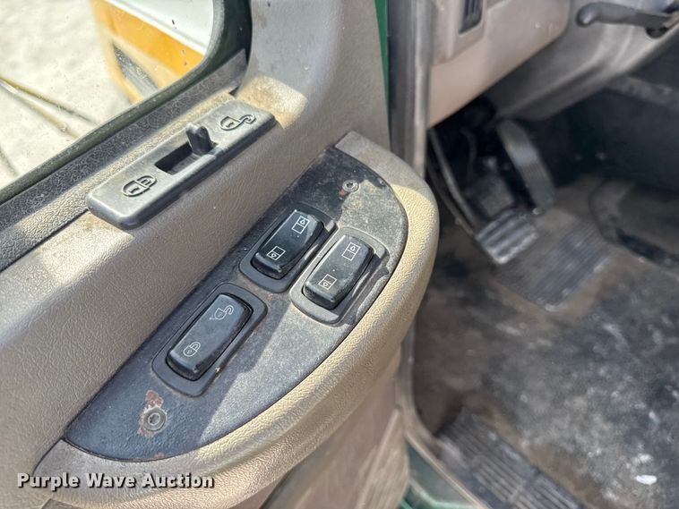 image for item EQ5022 2005 Mack CX613 semi truck