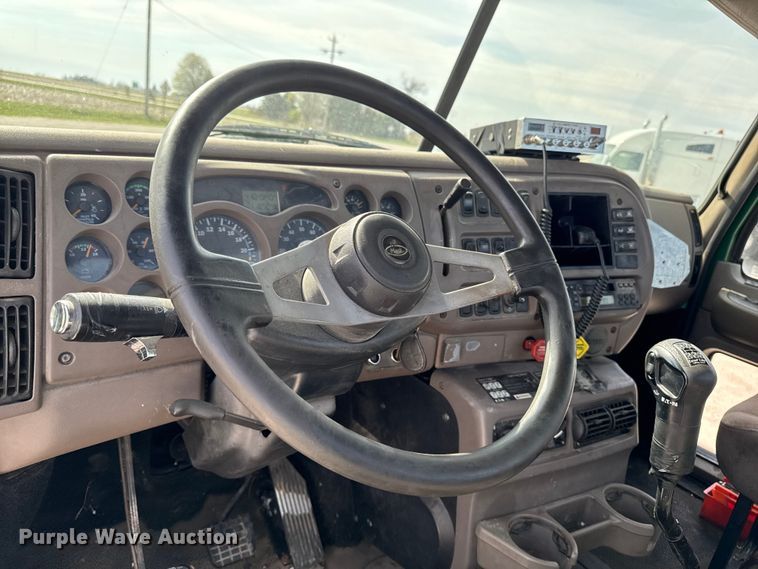 image for item EQ5022 2005 Mack CX613 semi truck