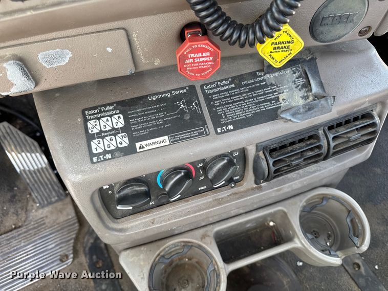 image for item EQ5022 2005 Mack CX613 semi truck