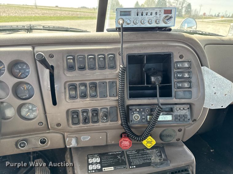 image for item EQ5022 2005 Mack CX613 semi truck