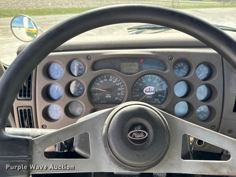 image for item EQ5022 2005 Mack CX613 semi truck