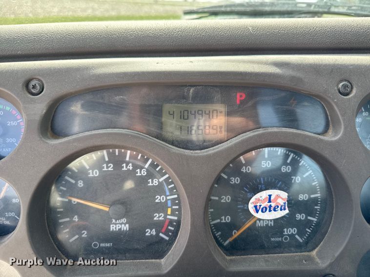 image for item EQ5022 2005 Mack CX613 semi truck