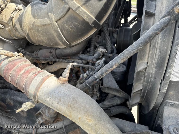 image for item EQ5022 2005 Mack CX613 semi truck