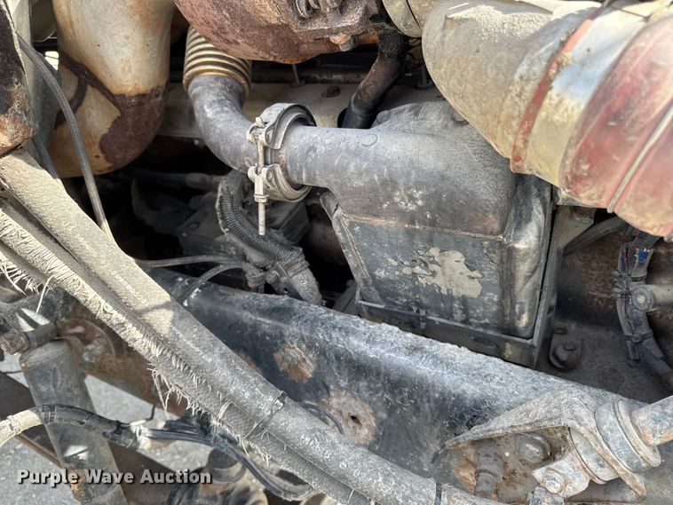 image for item EQ5022 2005 Mack CX613 semi truck