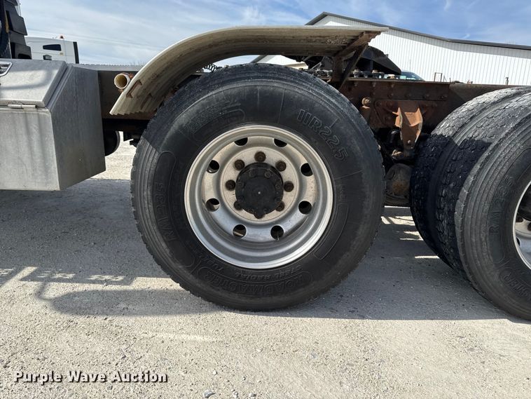 image for item EQ5022 2005 Mack CX613 semi truck