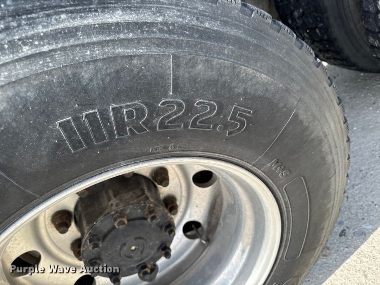 image for item EQ5022 2005 Mack CX613 semi truck