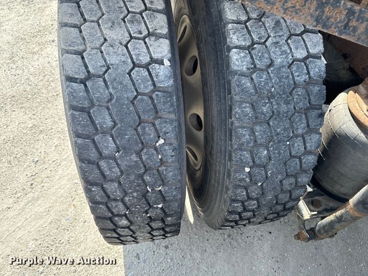 image for item EQ5022 2005 Mack CX613 semi truck