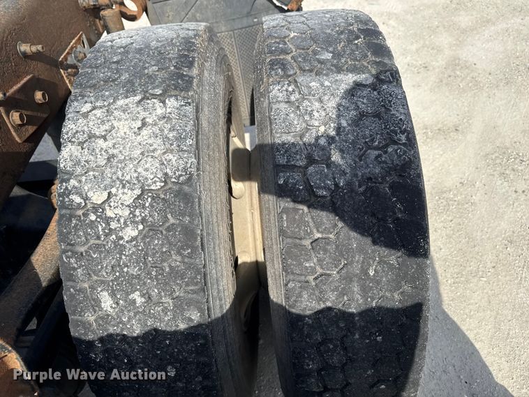 image for item EQ5022 2005 Mack CX613 semi truck