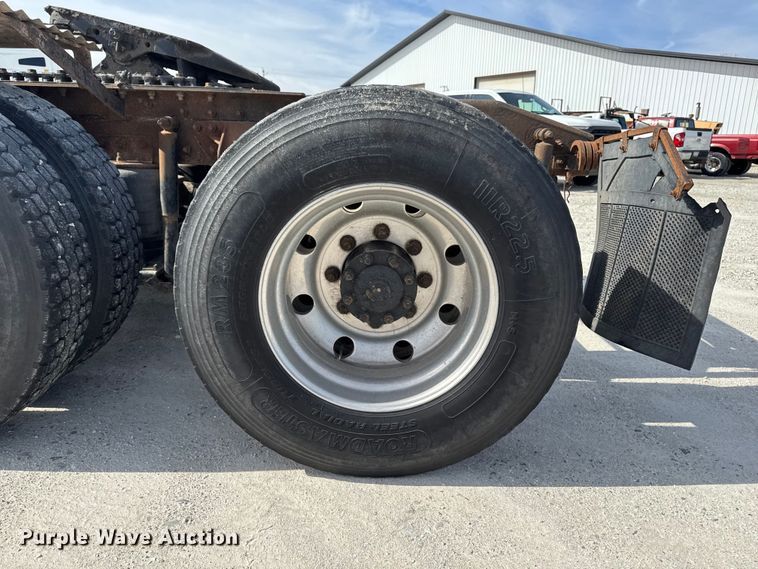 image for item EQ5022 2005 Mack CX613 semi truck