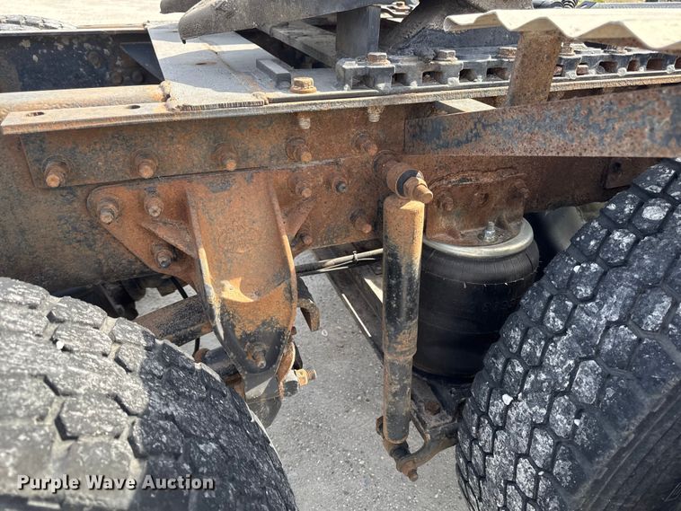 image for item EQ5022 2005 Mack CX613 semi truck