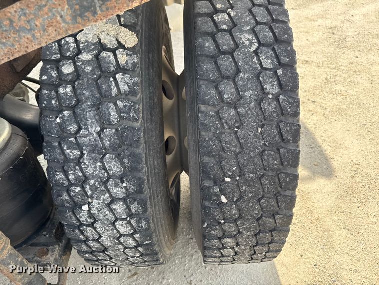 image for item EQ5022 2005 Mack CX613 semi truck