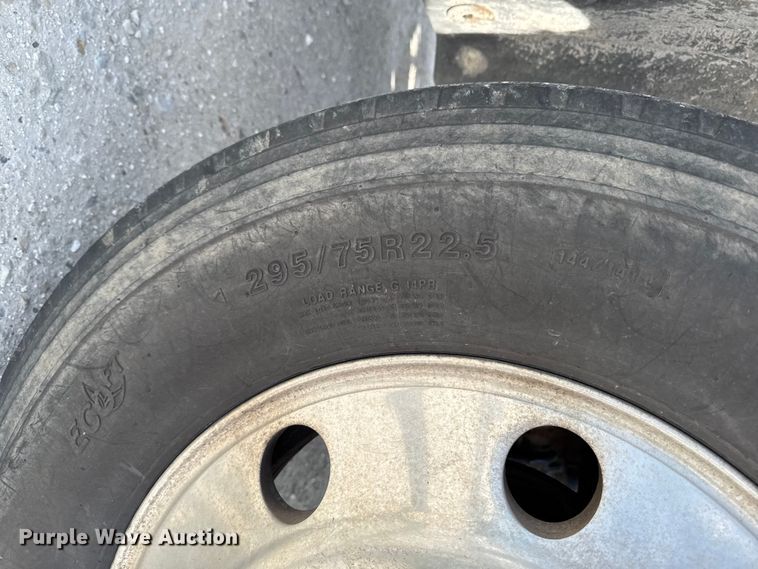 image for item EQ5022 2005 Mack CX613 semi truck