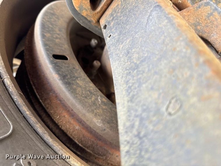 image for item EQ5022 2005 Mack CX613 semi truck