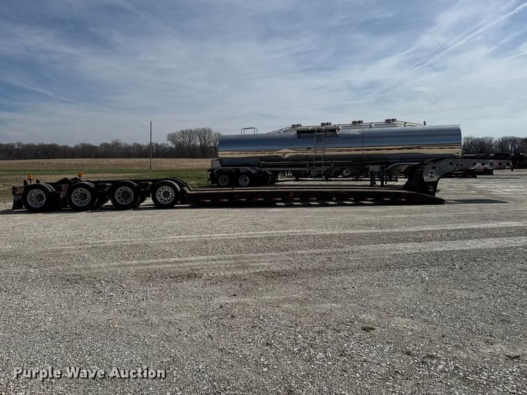 image for item EQ5023 2010 Fountain Magnitude 55H 26 lowboy equipment trailer