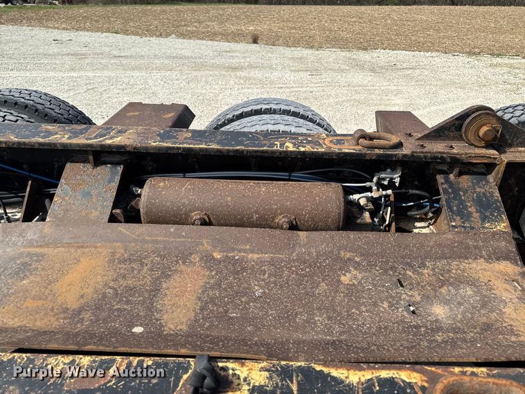 image for item EQ5023 2010 Fountain Magnitude 55H 26 lowboy equipment trailer