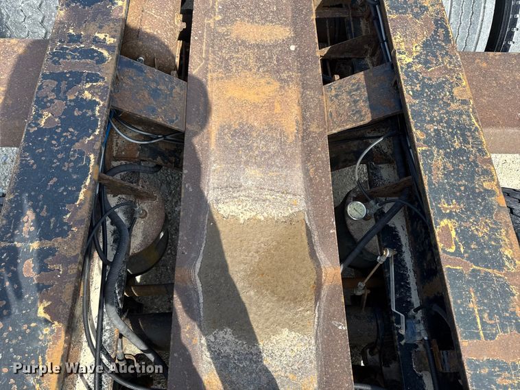 image for item EQ5023 2010 Fountain Magnitude 55H 26 lowboy equipment trailer