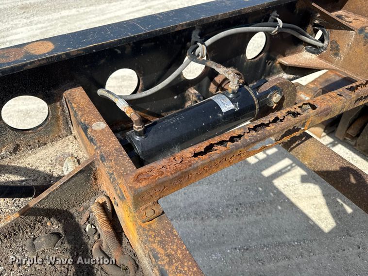 image for item EQ5023 2010 Fountain Magnitude 55H 26 lowboy equipment trailer