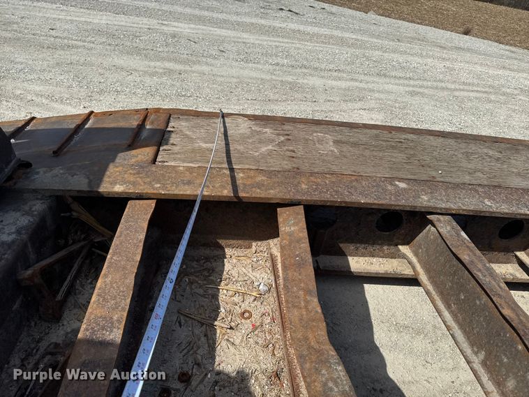 image for item EQ5023 2010 Fountain Magnitude 55H 26 lowboy equipment trailer