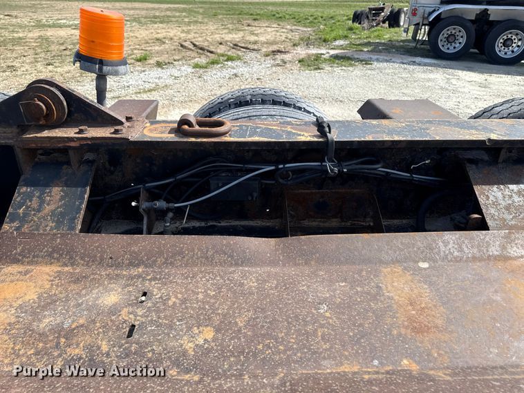 image for item EQ5023 2010 Fountain Magnitude 55H 26 lowboy equipment trailer