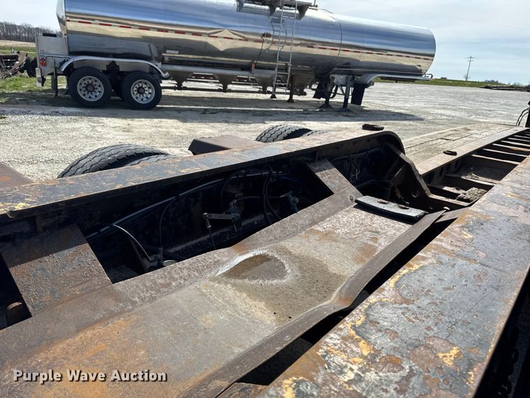 image for item EQ5023 2010 Fountain Magnitude 55H 26 lowboy equipment trailer