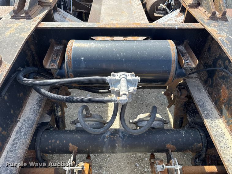 image for item EQ5023 2010 Fountain Magnitude 55H 26 lowboy equipment trailer