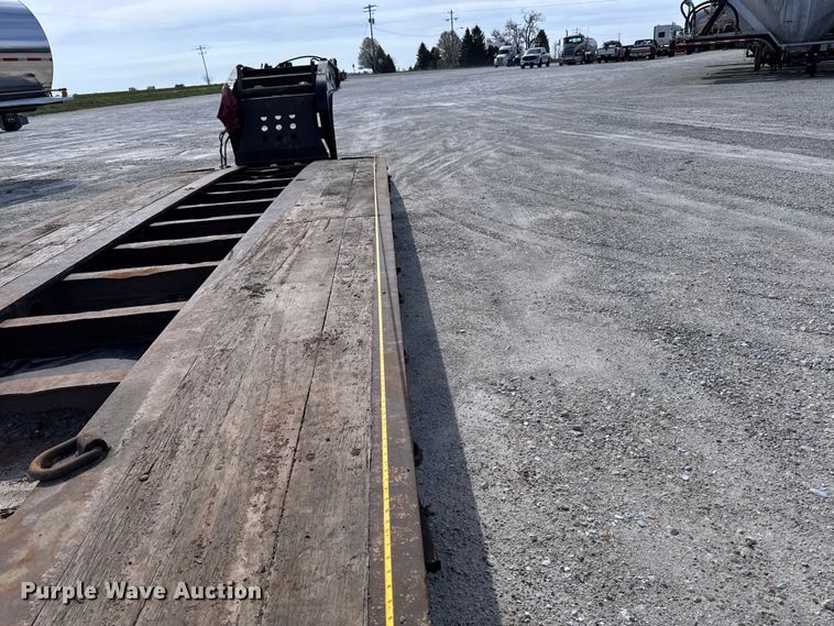 image for item EQ5023 2010 Fountain Magnitude 55H 26 lowboy equipment trailer