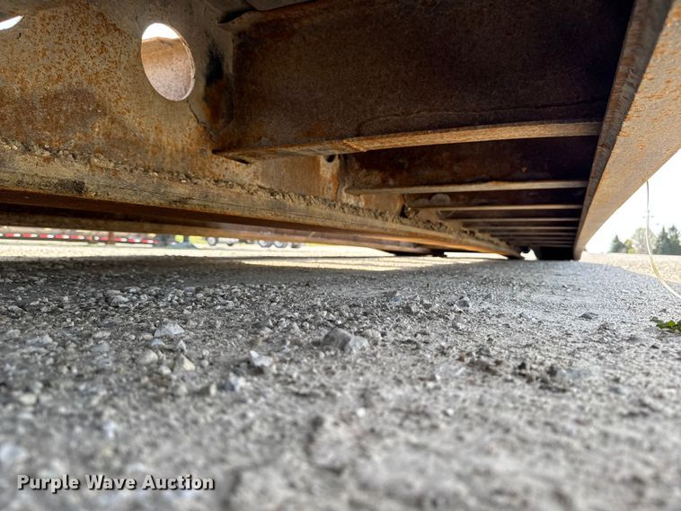 image for item EQ5023 2010 Fountain Magnitude 55H 26 lowboy equipment trailer