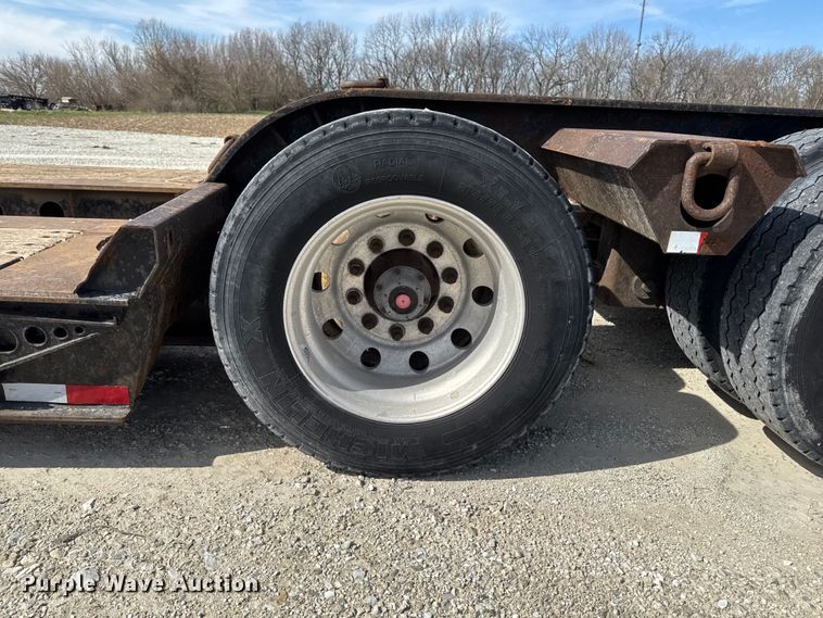 image for item EQ5023 2010 Fountain Magnitude 55H 26 lowboy equipment trailer