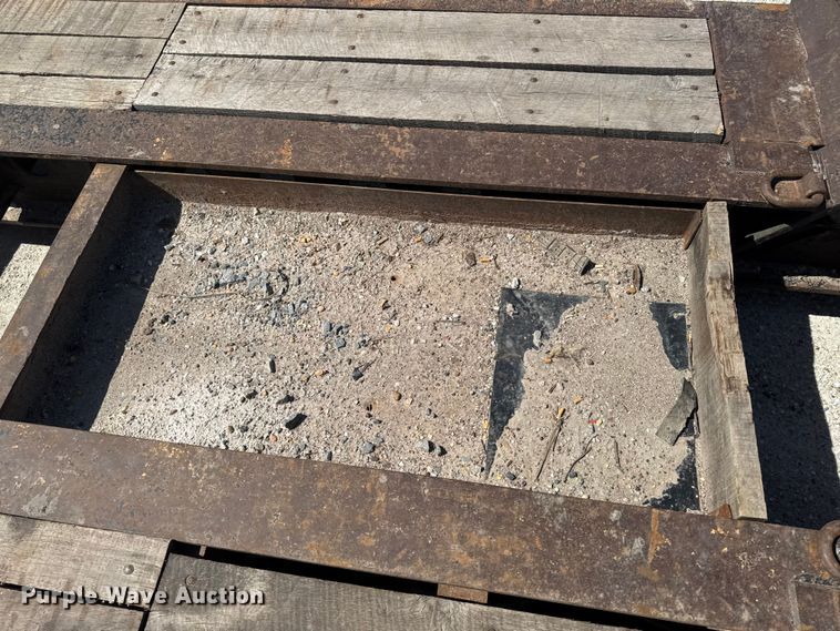 image for item EQ5024 2009 Fountain Magnitude 55H 26 lowboy equipment trailer