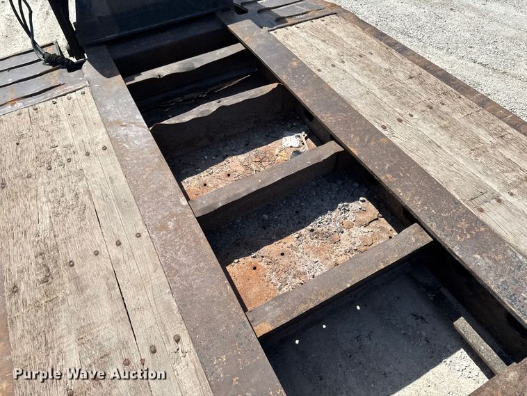 image for item EQ5024 2009 Fountain Magnitude 55H 26 lowboy equipment trailer